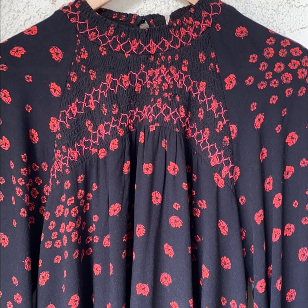 FREE PEOPLE Flower in Her Hair Tunic Top Small Boho Floral Smocked Flowy Blouse - Picture 6 of 8